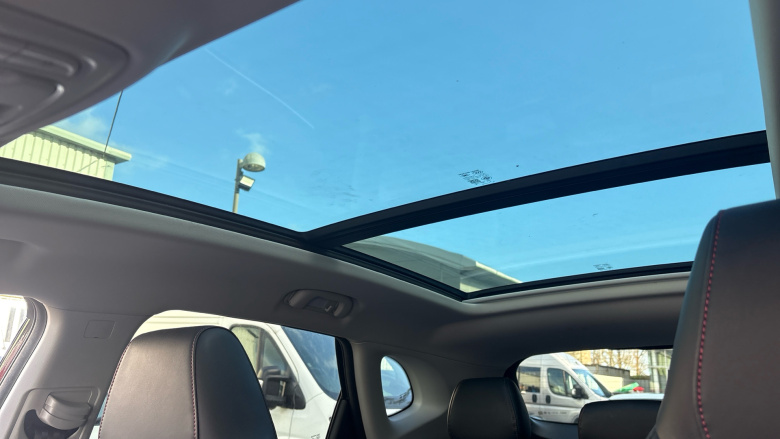 MG Hs 1.5 T-GDI Exclusive 5dr DCT Petrol Hatchback